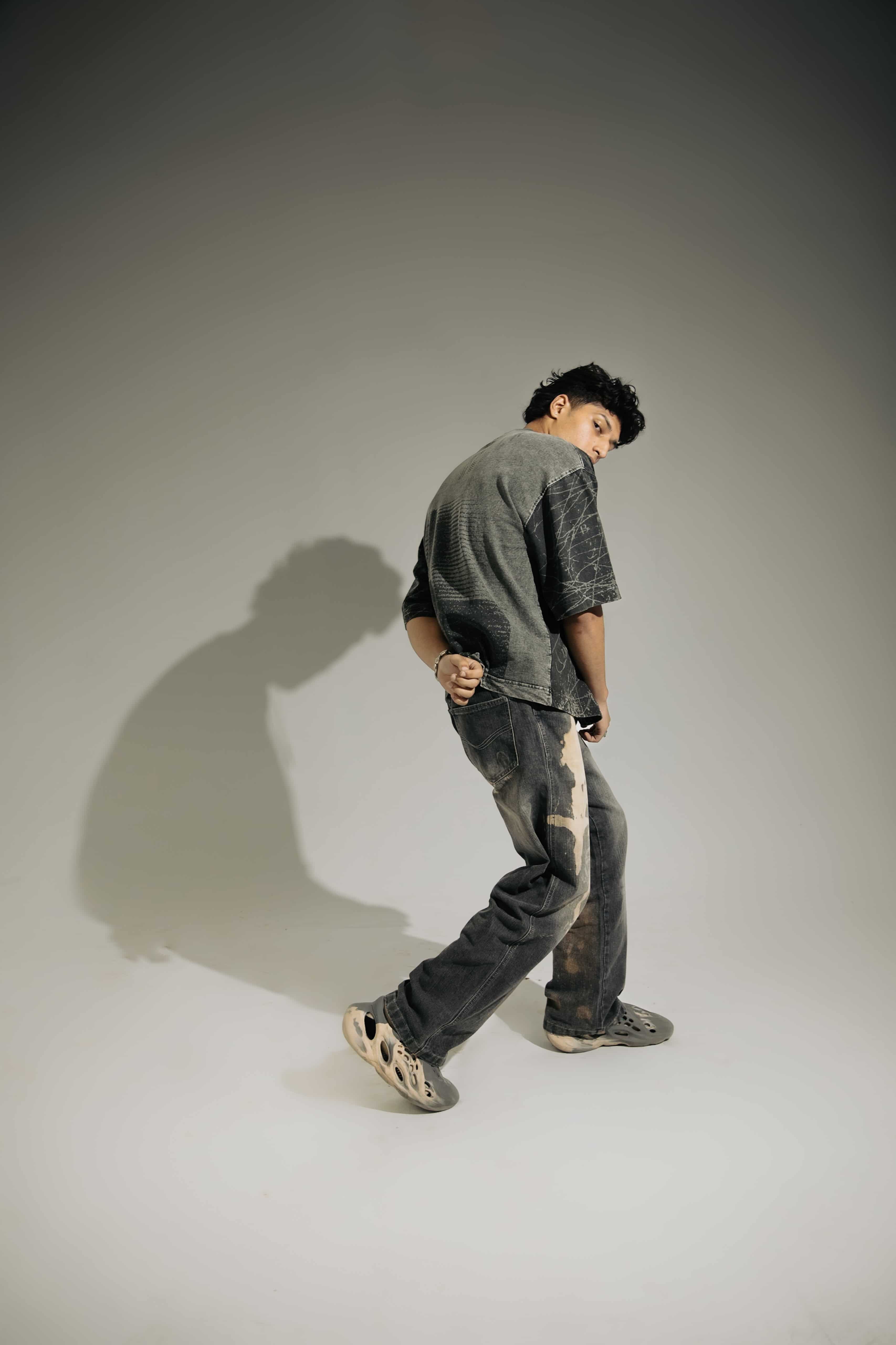 Black oversized acid-wash t-shirt for men, perfect for streetwear and casual fashion