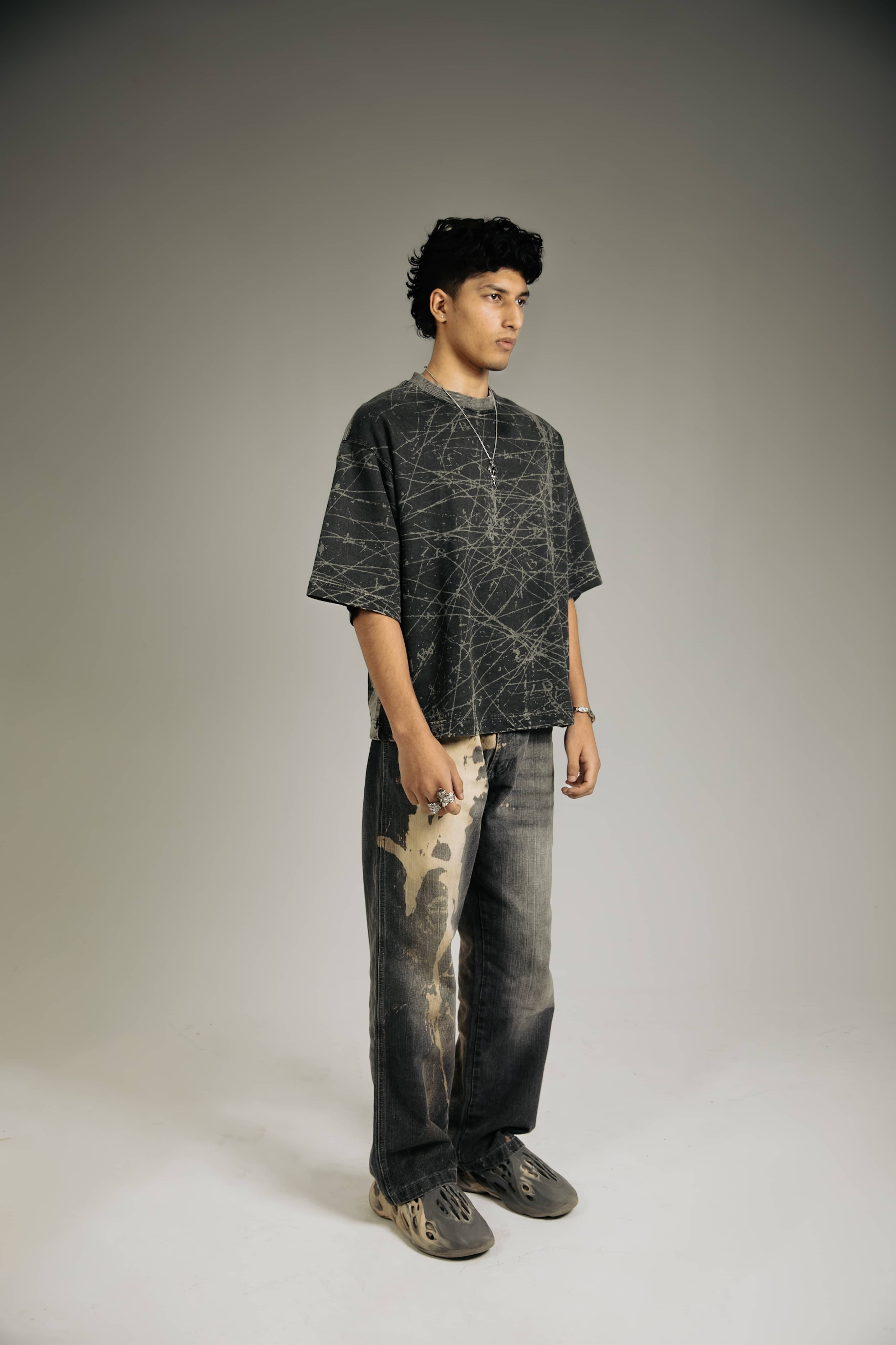 Modern oversized black acid-wash t-shirt for men, ideal for creating trendy streetwear looks