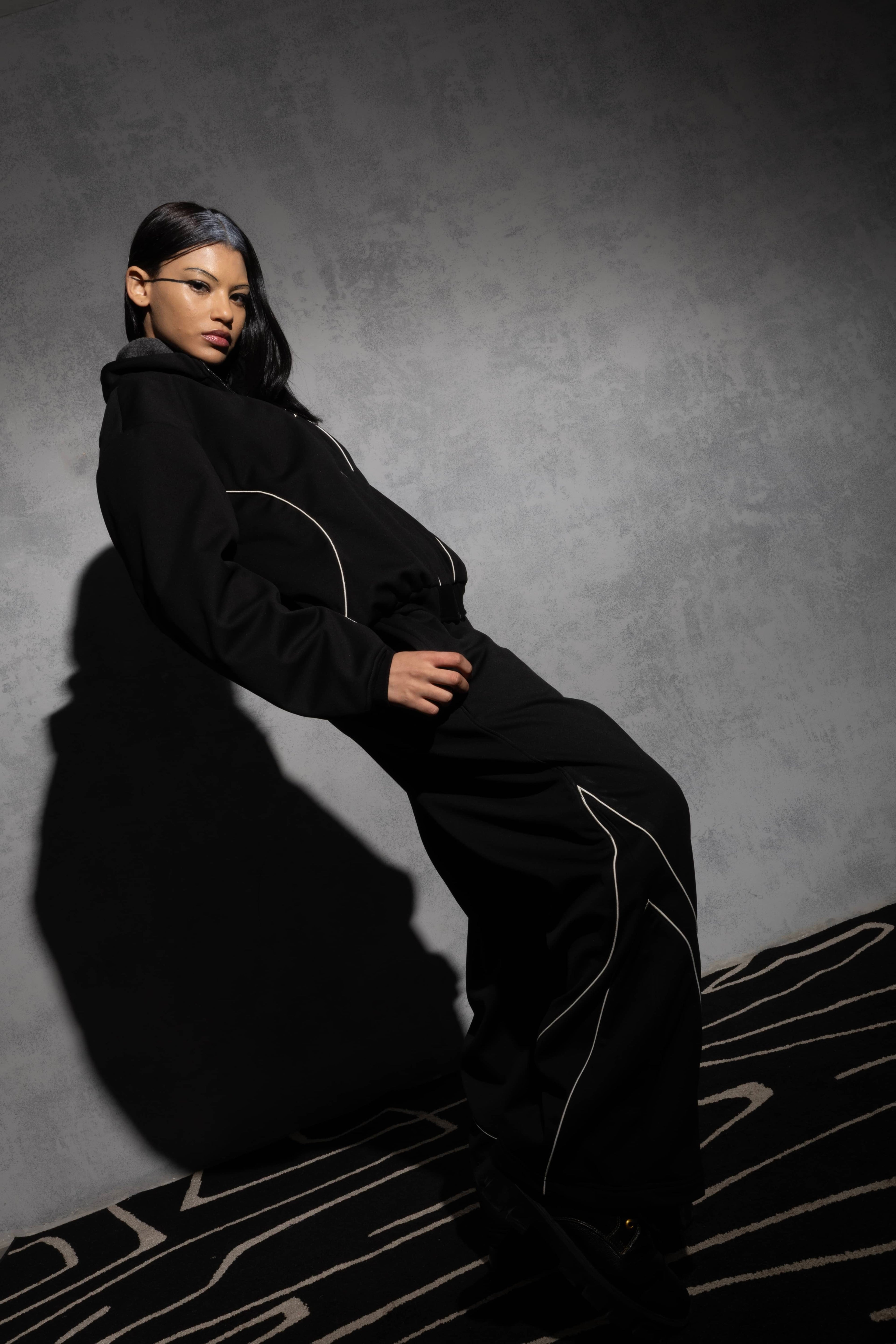 Black oversized men’s tracksuit with bold streetwear look