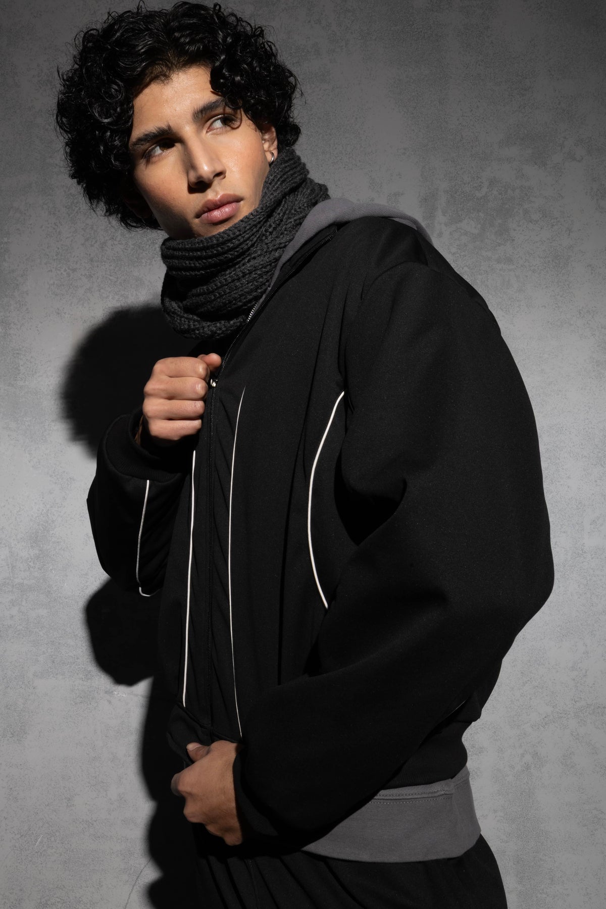 Comfortable black oversized tracksuit for everyday wear