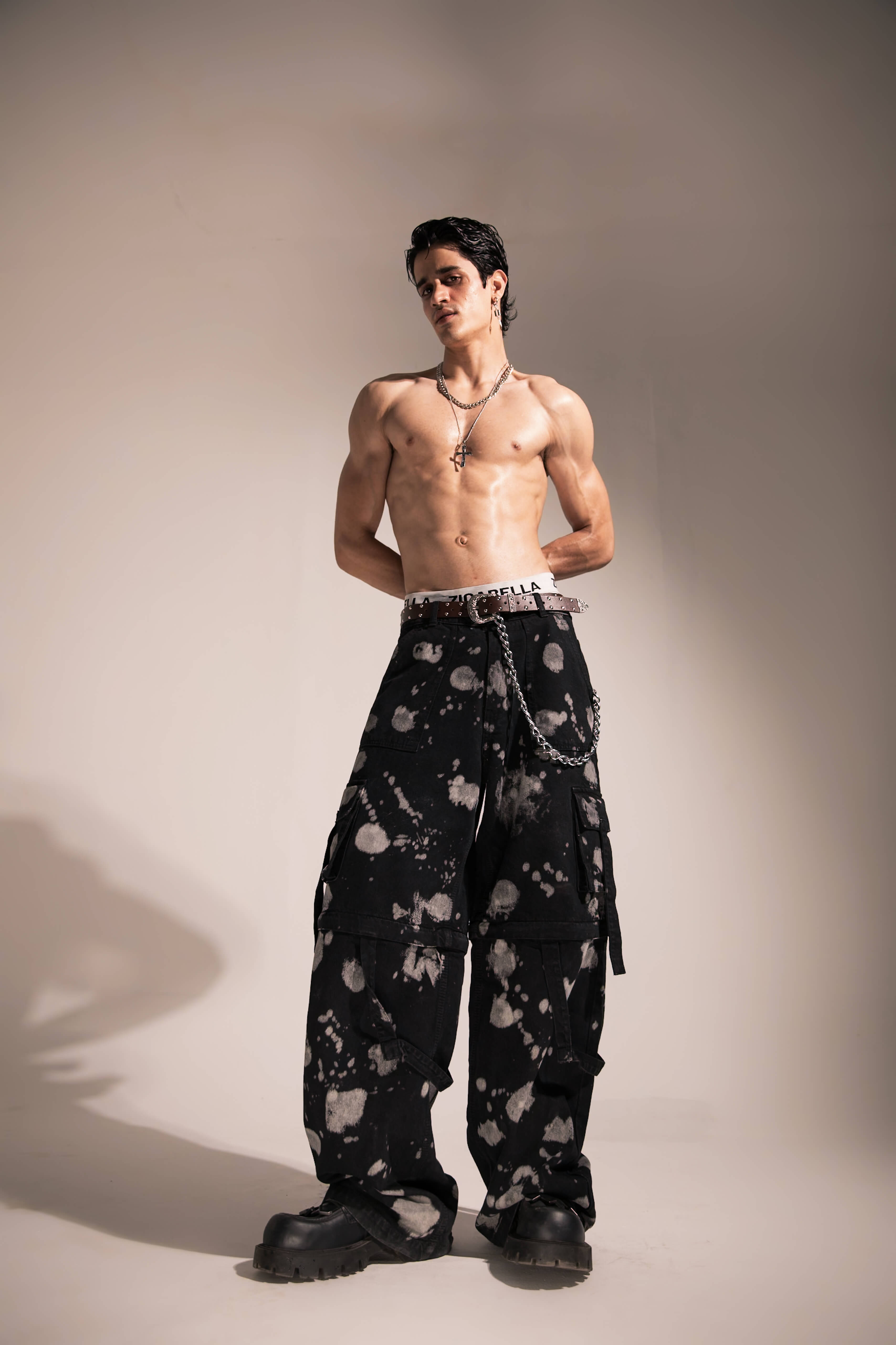 Black baggy denim cargo pants in streetwear style with relaxed oversized fit