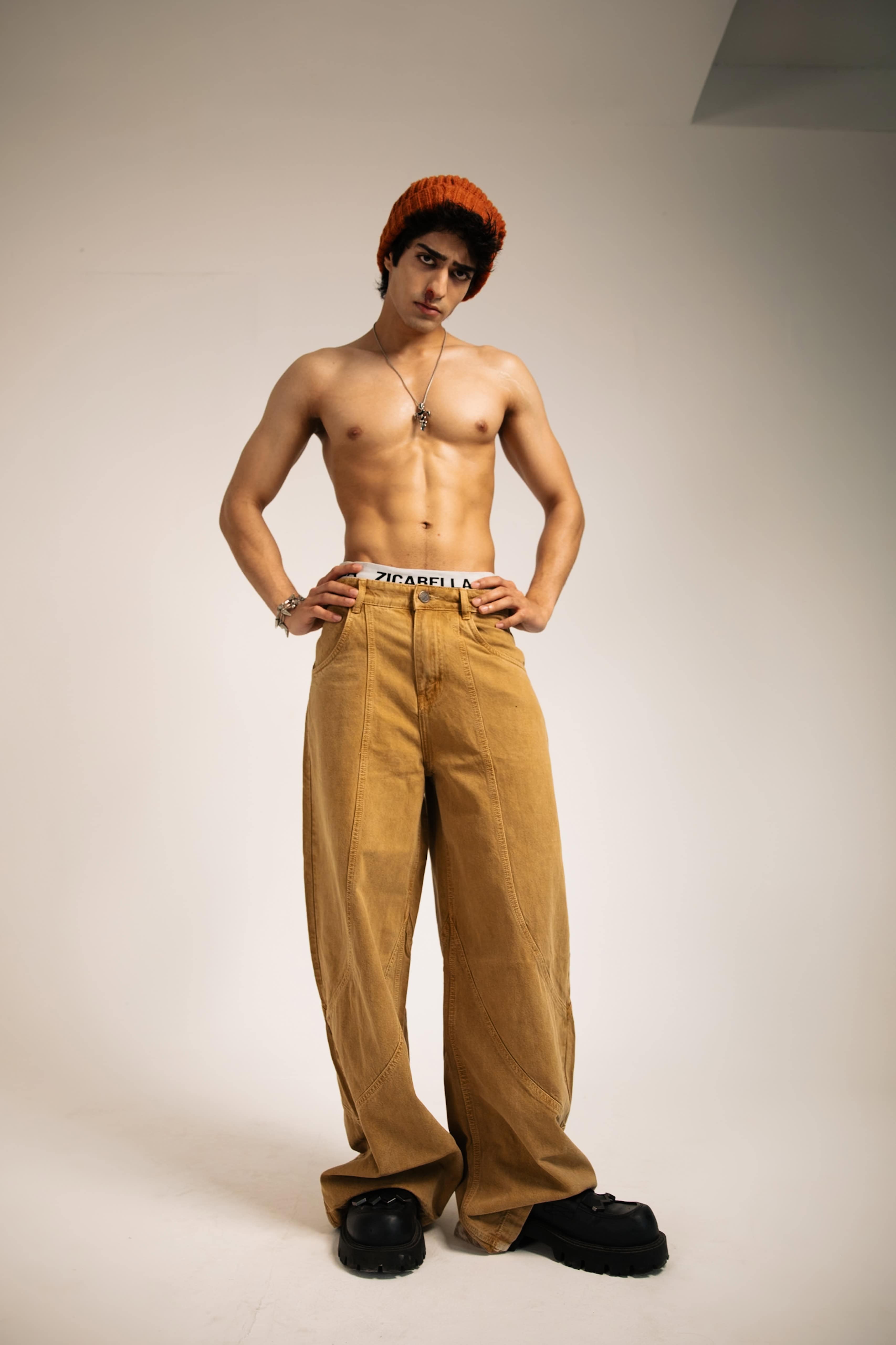 Loose fit beige cotton jeans, ideal for casual streetwear fashion