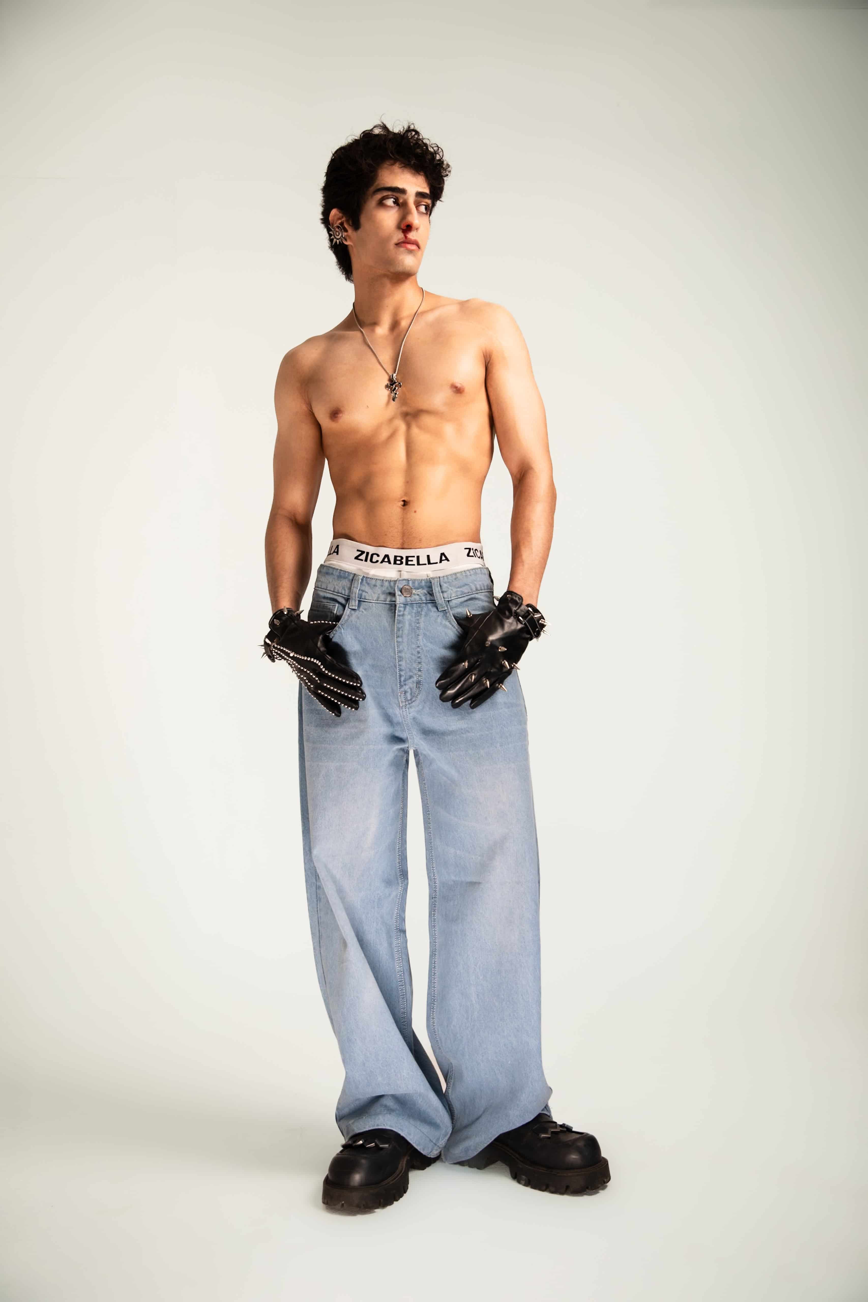 Jeans produced in denim with a baggy fit and streetwear identity offering strong volume and premium visual flow