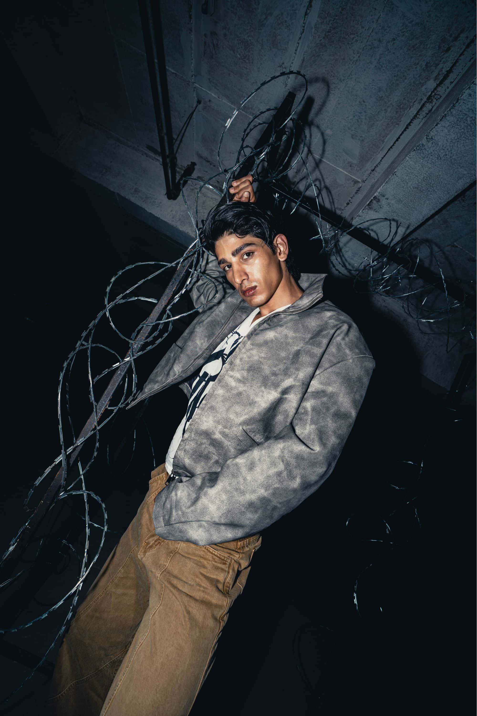 Bold oversized leather jacket in grey, made from genuine leather, perfect for a streetwear-inspired, comfortable and modern style