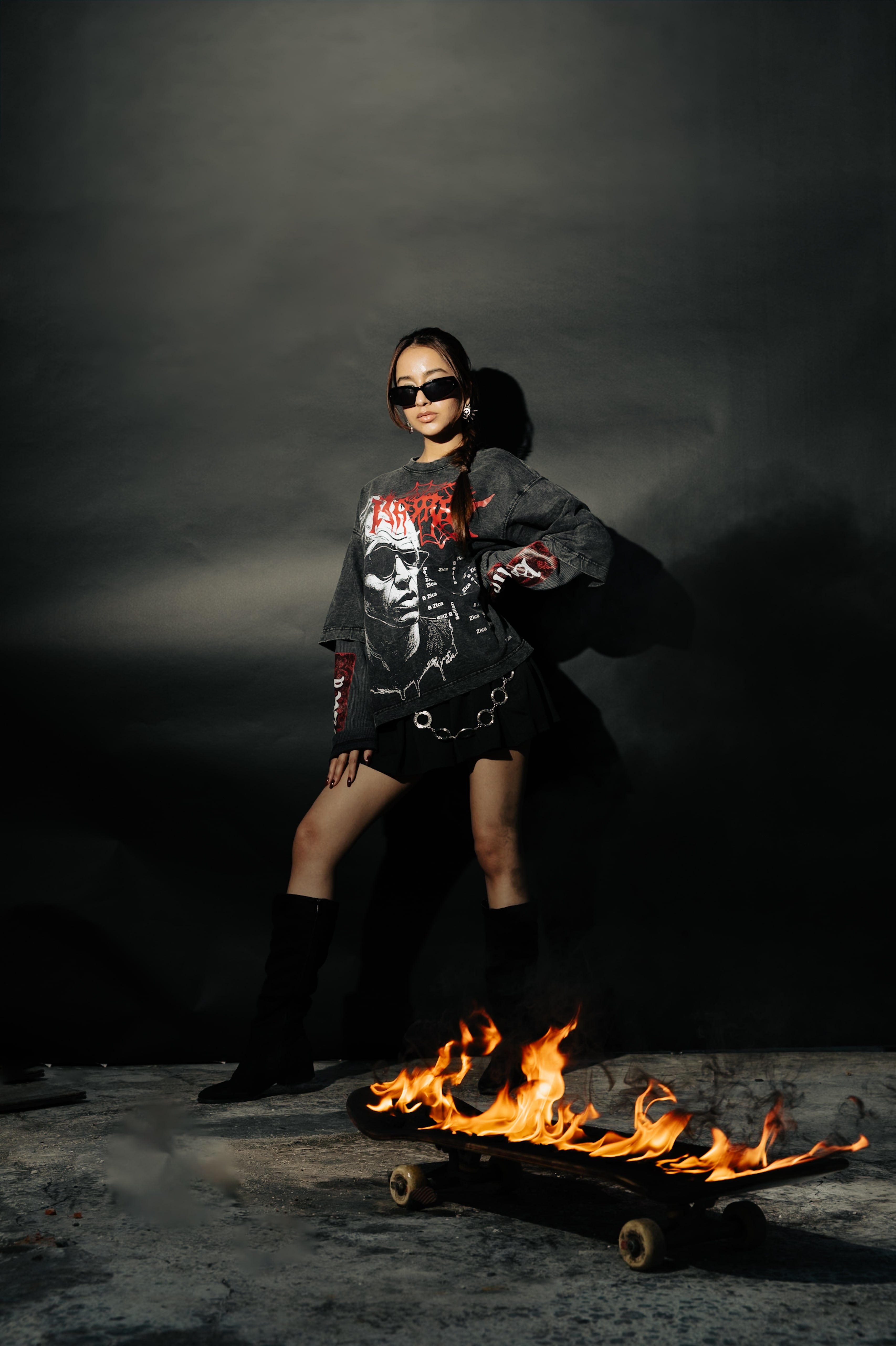 Relaxed fit 100% cotton oversized black t-shirt for laid back urban fashion