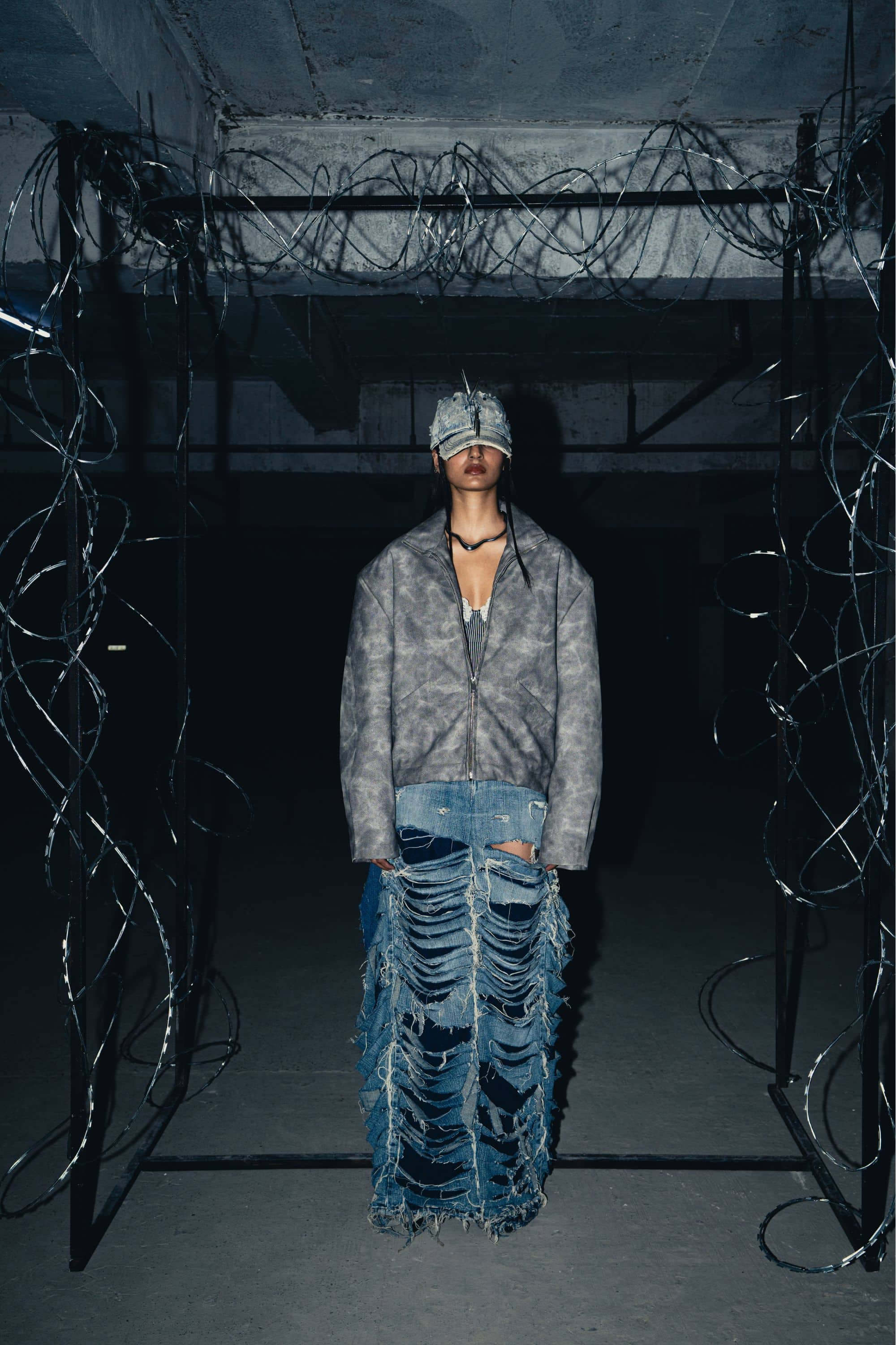 grey oversized leather jacket, designed for a casual streetwear style with a relaxed fit, made from high quality genuine leather