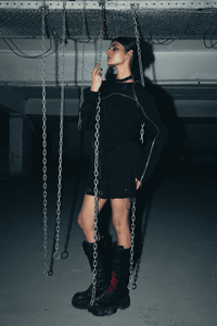 Stylish black oversized shirt in eco-conscious banana crepe fabric, featuring a relaxed fit and modern double zip for an edgy look