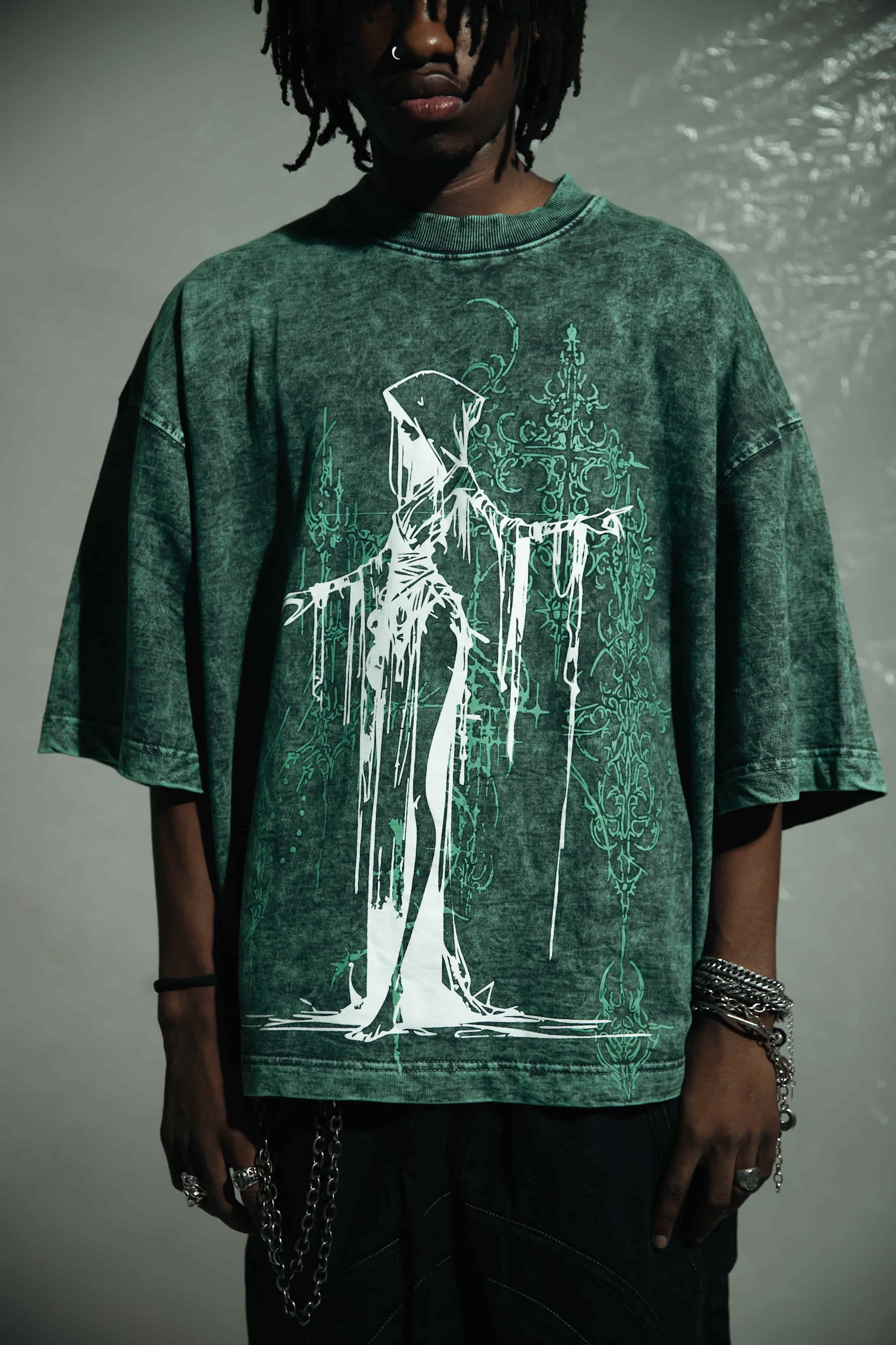 Art graphic green cotton oversized t shirt designed for street fashion