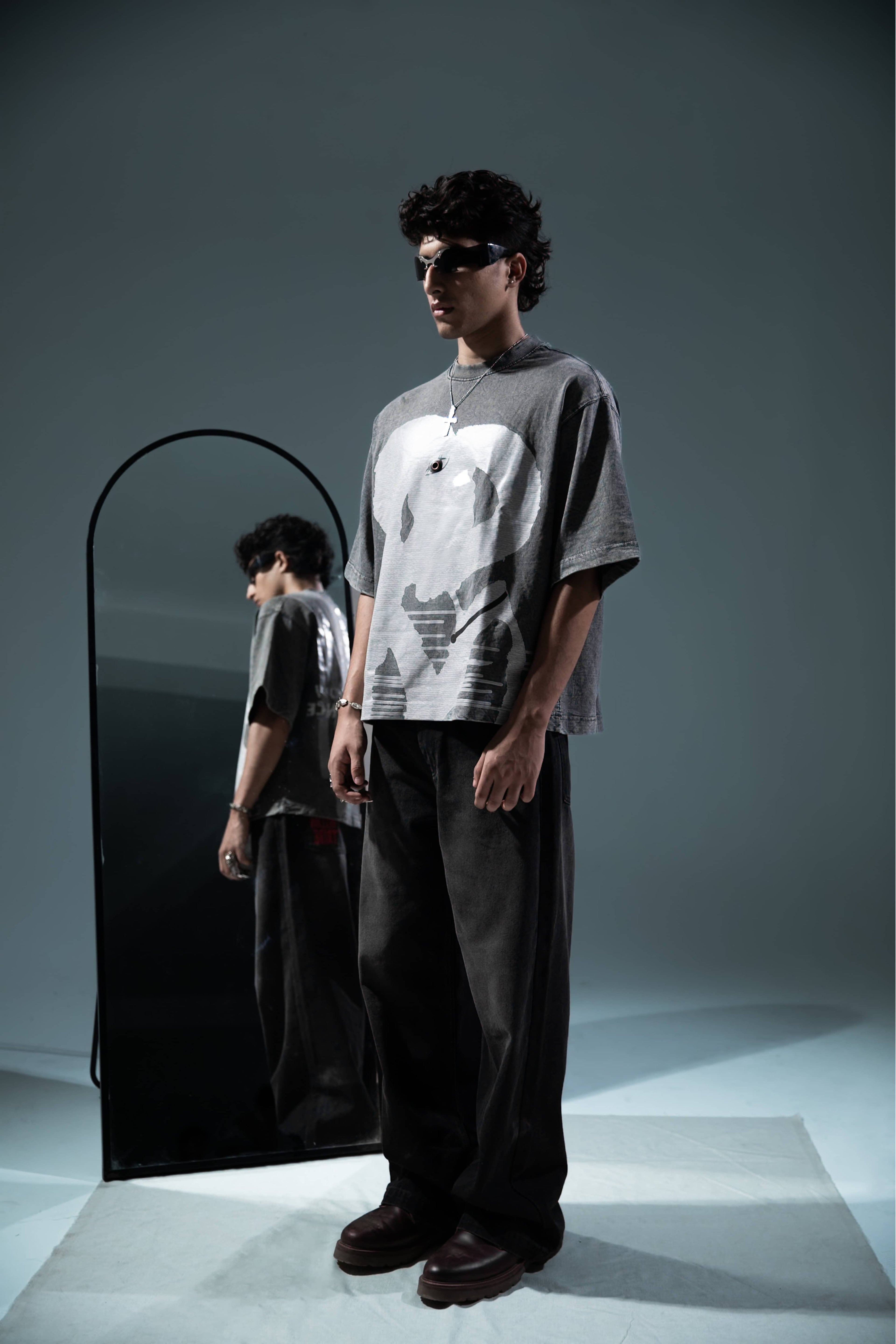 Relaxed fit grey graphic t-shirt, perfect for streetwear styling