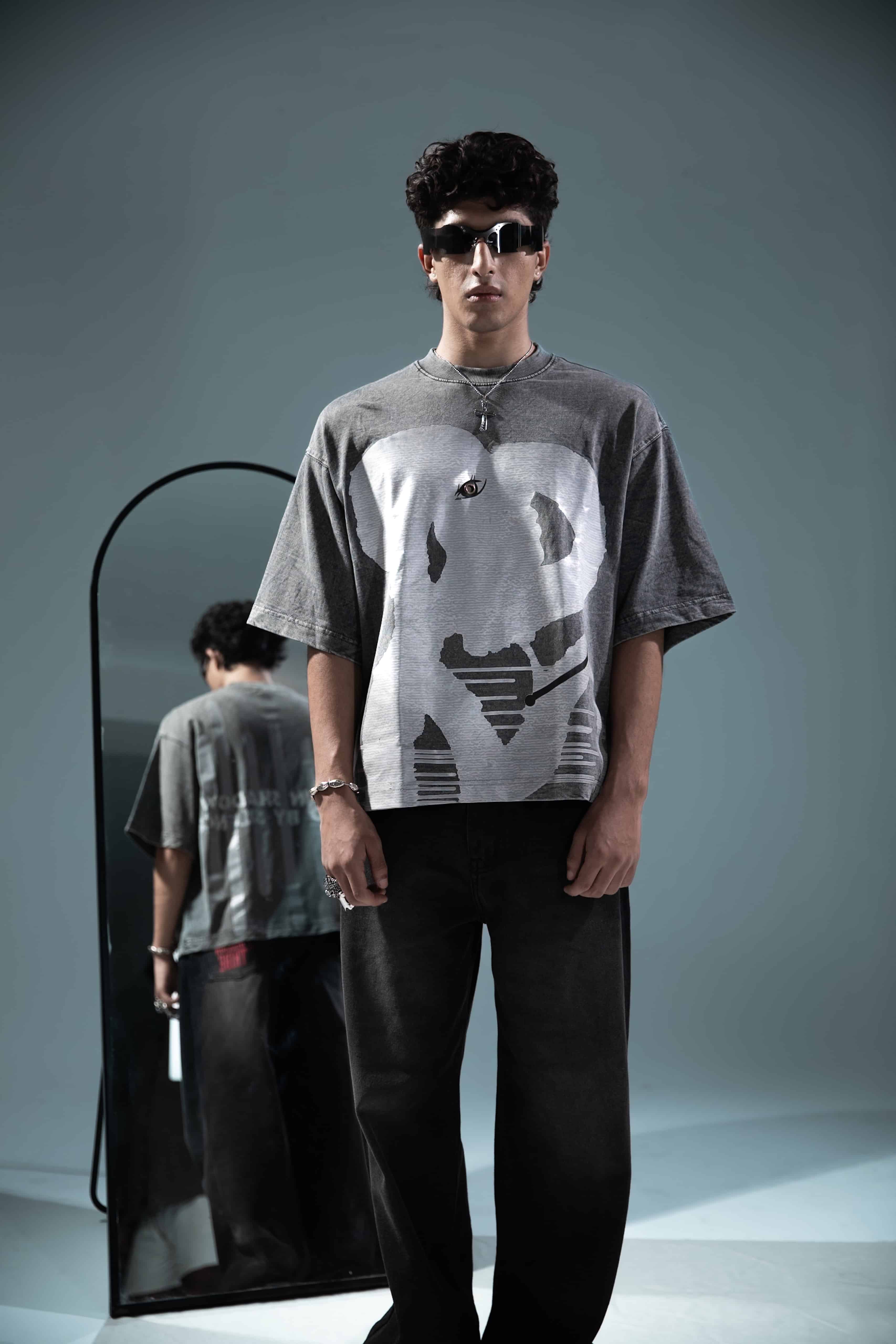 grey 100%  cotton oversized t-shirt, bold graphic print, streetwear fashion