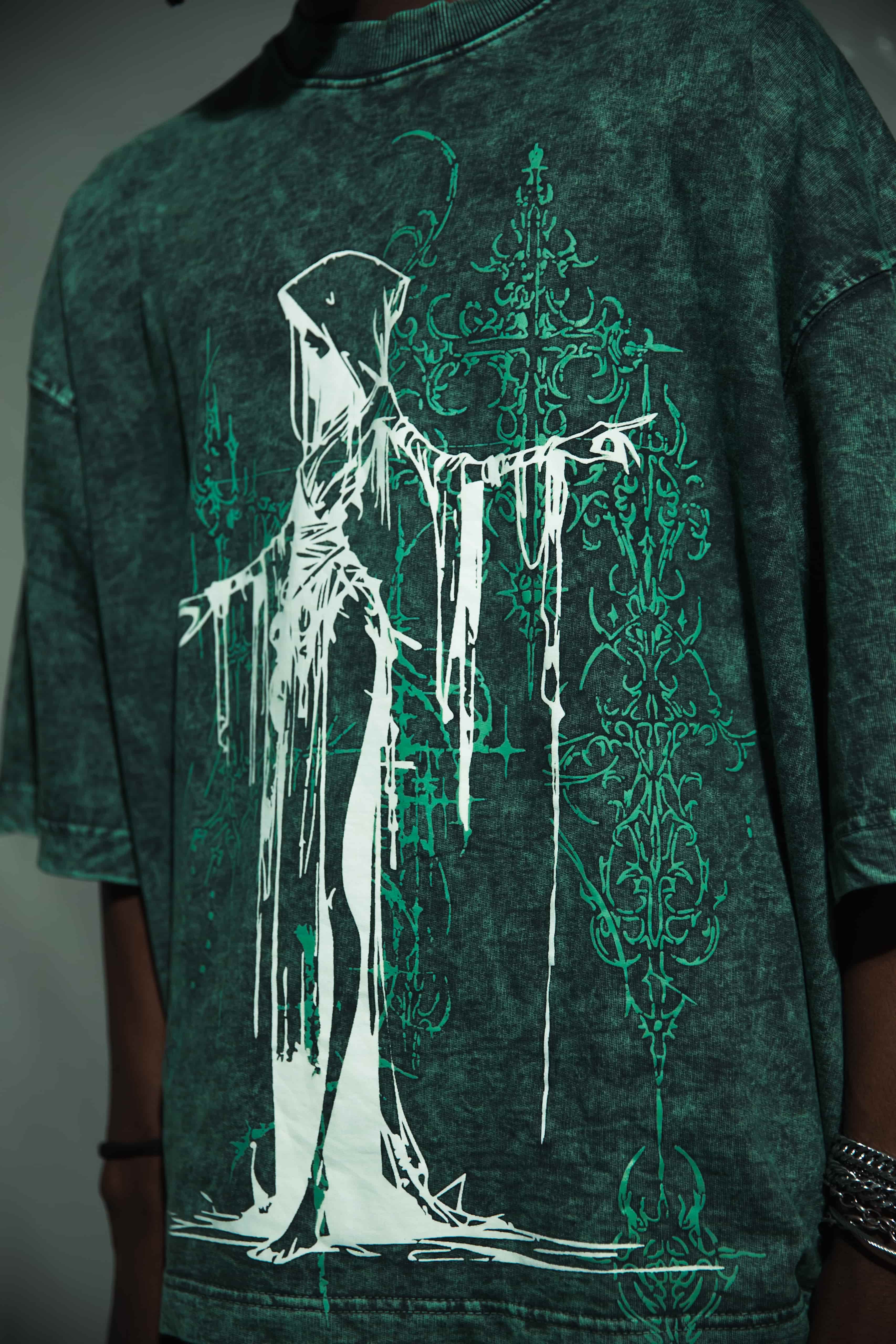 Graphic T-shirt in premium cotton, green oversized fit with a bold hooded figure design. Modern streetwear style with high-quality material and acid wash by zica bella